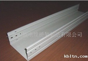 铝合金槽式桥架在内外壁的敷设