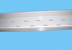 在现代建筑中钢制托盘式桥架的重要性