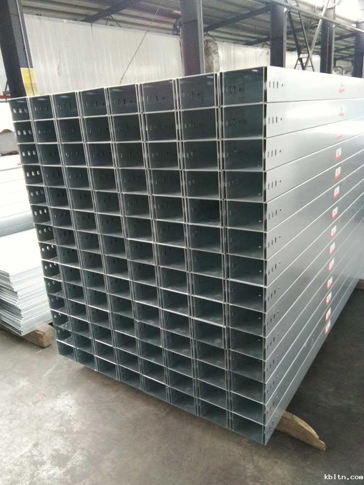 防火槽式电缆桥架调试时的情况