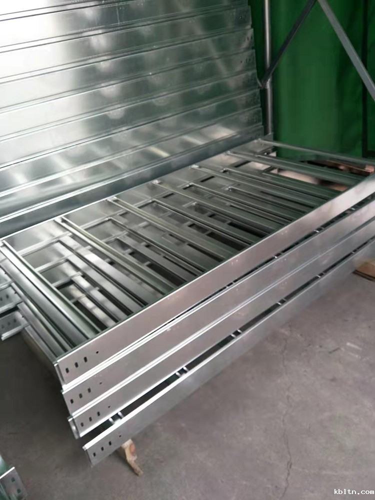 正常使用梯式桥架