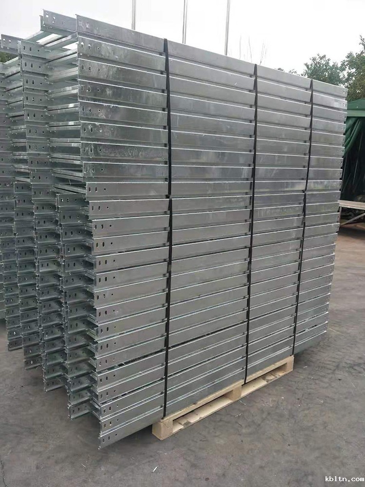 减少环境因素对热浸锌桥架的影响