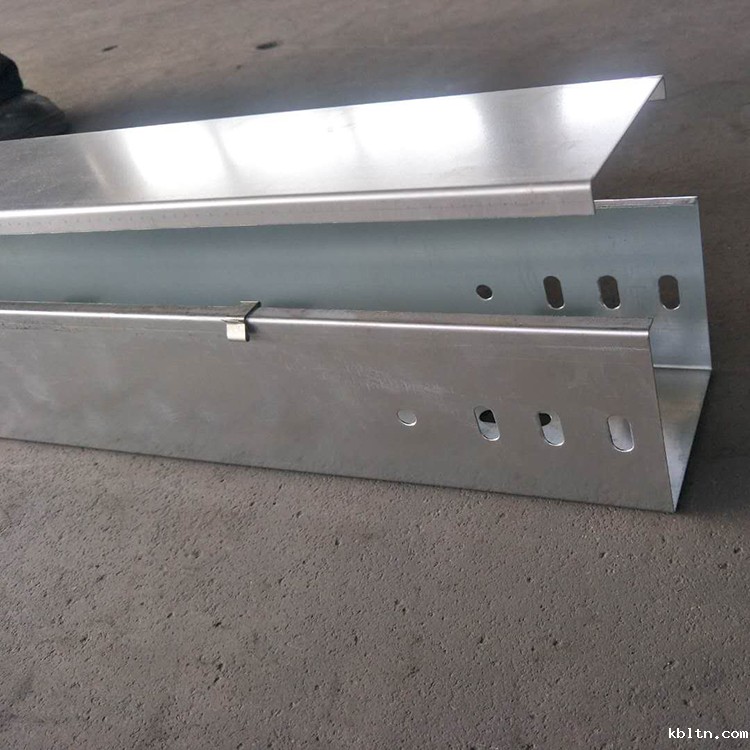 决定钢制槽式桥架选择的重点